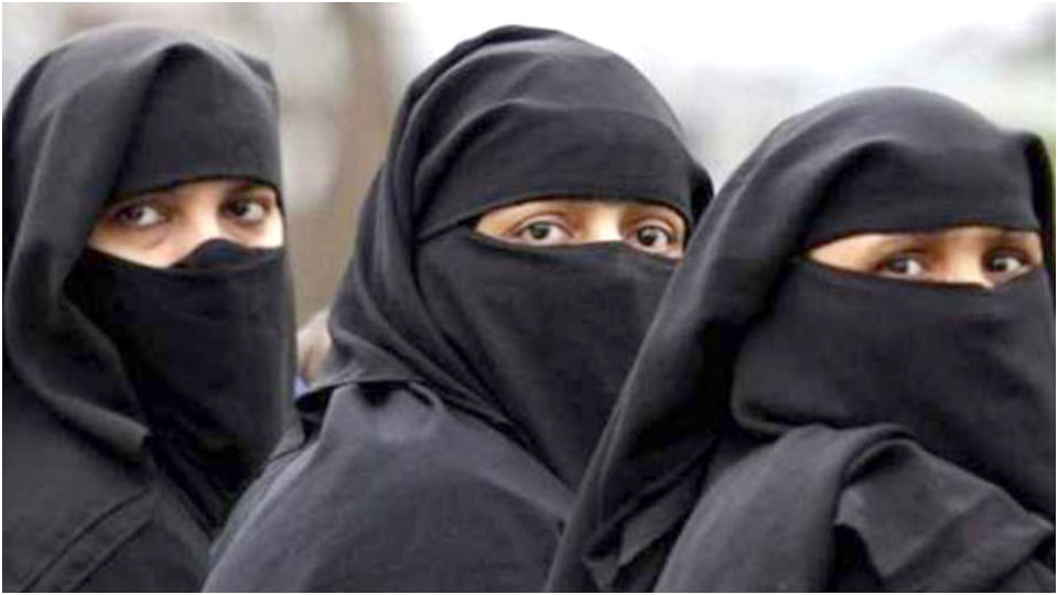 Hijab Controversy: Supreme Court Refuses To Hear Immediately, The Bench Told The Lawyer - Do Not Sensitise The Issue - हिजाब विवाद : सुप्रीम कोर्ट का तुरंत सुनवाई से इनकार, पीठ ने वकील से कहा- मसले को संवेदनशील मत बनाओ - Amar Ujala Hindi News Live