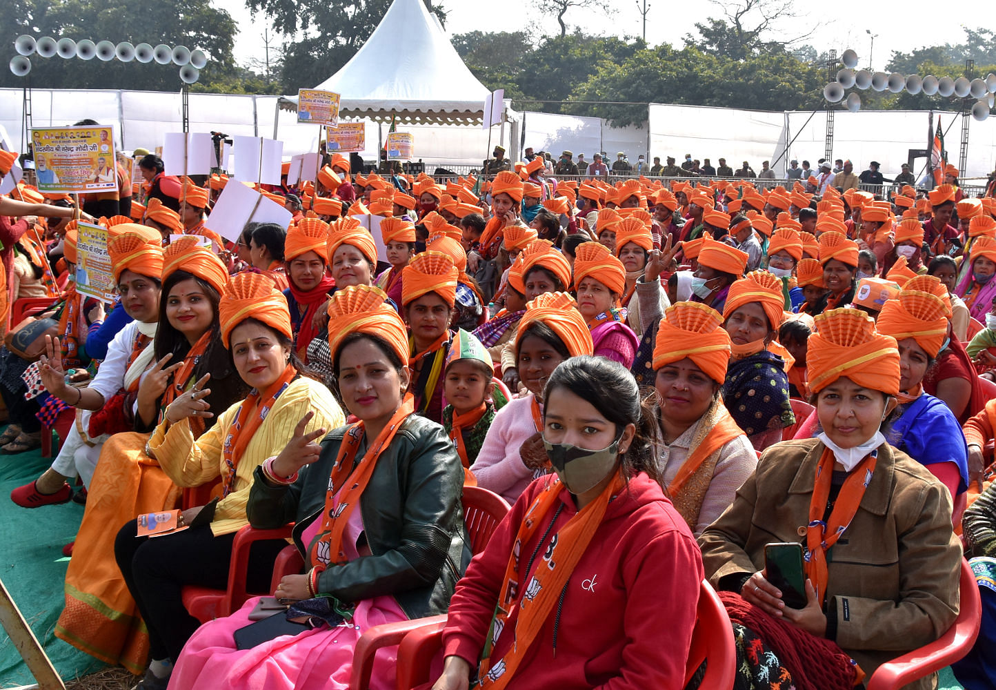 सहारनपुर में प्रदूषण परिसर पर प्रधान मंत्री की जनसभा में प ग महिला डॉक्टर महिला