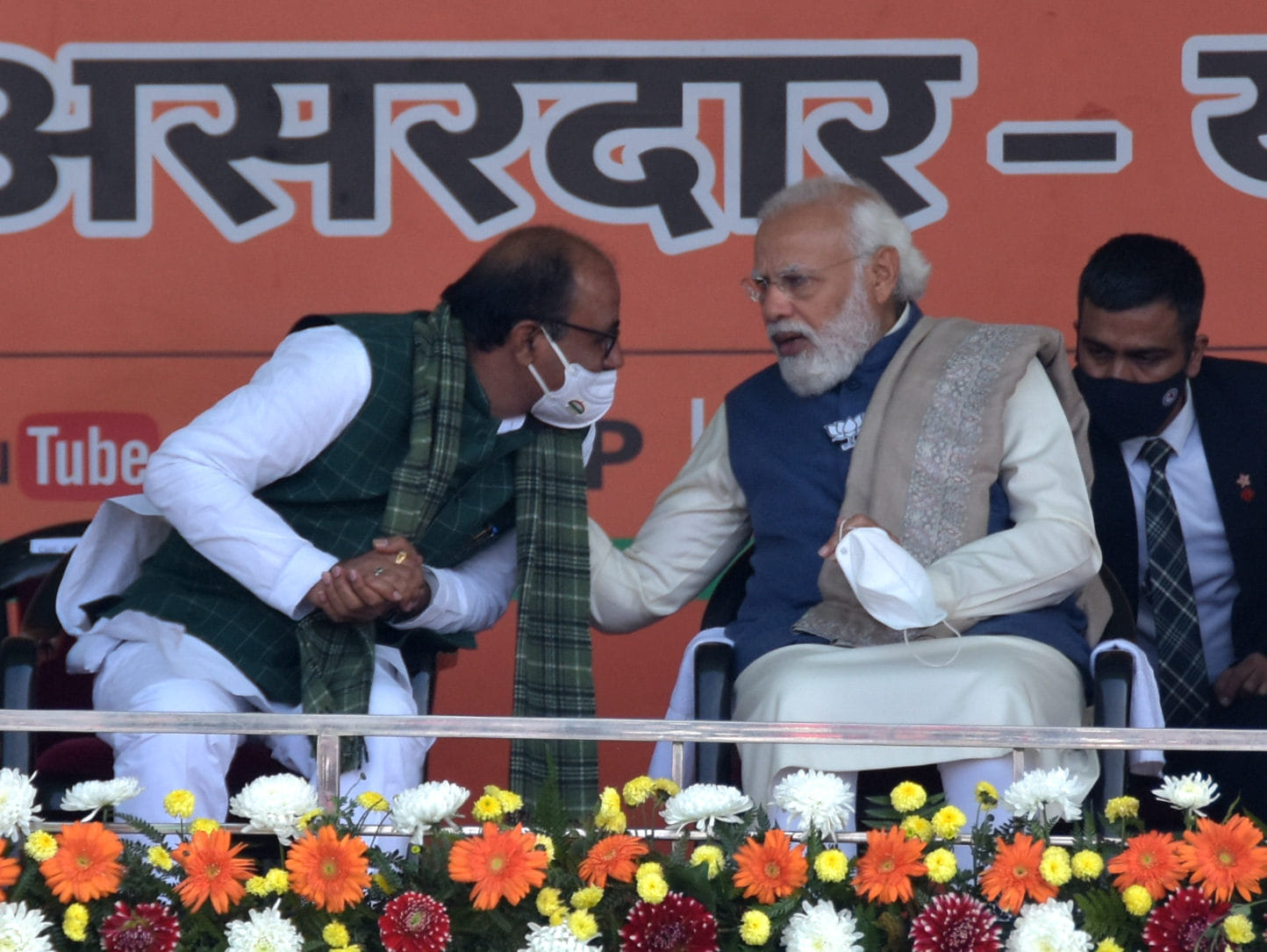 सहारनपुर में रिमाउंट डिपो मैदान पर प्रधान मंत्री की चुनावी जनसभा में कैराना सांसद से वार्ता करत?