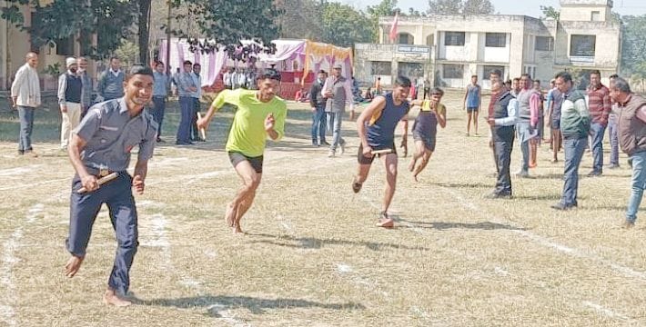 फोटो-10- प्रतियोगिता के दौरान दौड़ में शामिल प्रतिभागी। संवाद फोटो-10- प्रतियोगिता के दौरान दौड़ में शामिल प्रतिभागी। संवाद