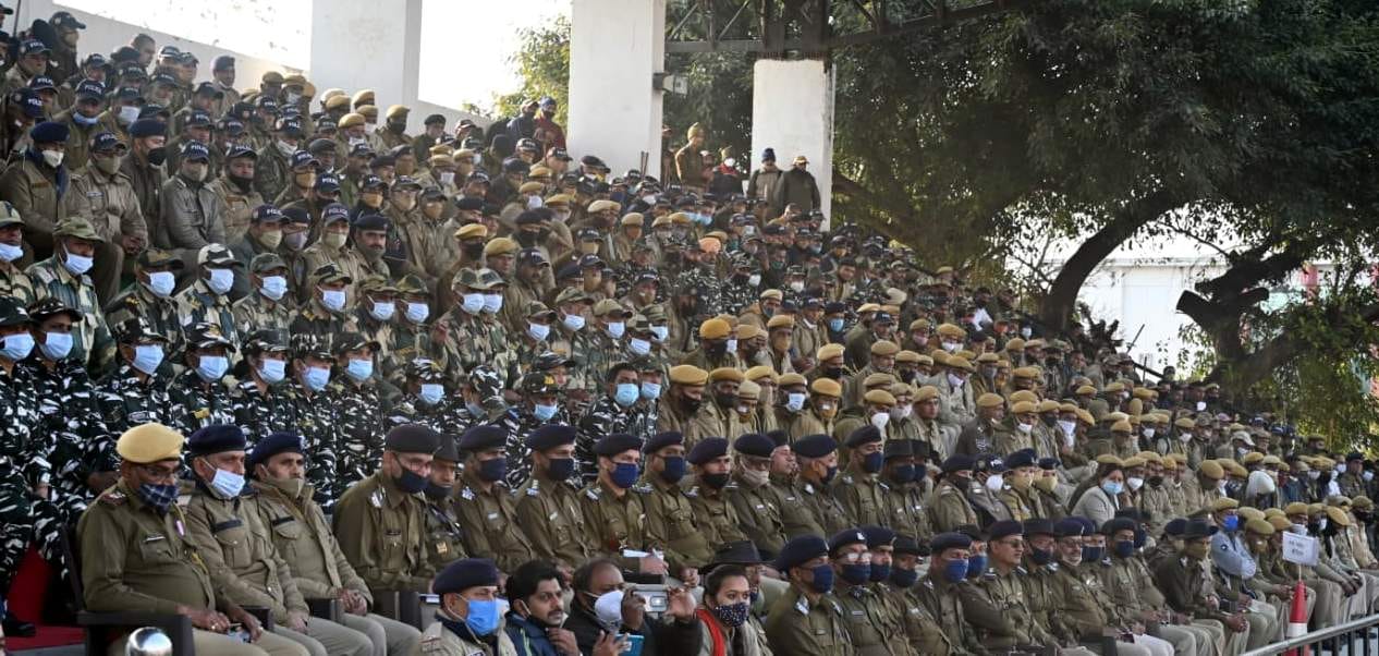विधानसभा सामान्य निर्वाचन 2022  के संबंध में पुलिस लाइन में आयोजित बैठक में उपस्थित समस्त पुलिस,अर्