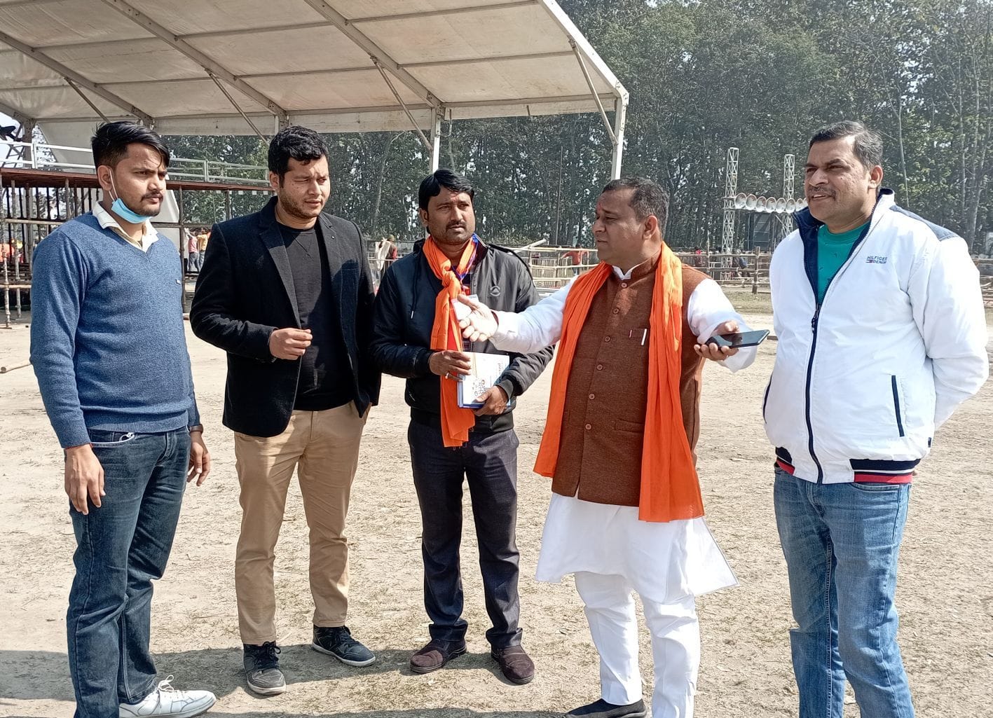 रुद्रपुर में पीएम नरेंद्र मोदी की रैली की तैयारियों का जायजा लेते भाजपा नेता। रुद्रपुर में पीएम नरेंद्र मोदी की रैली की तैयारियों का जायजा लेते भाजपा नेता।