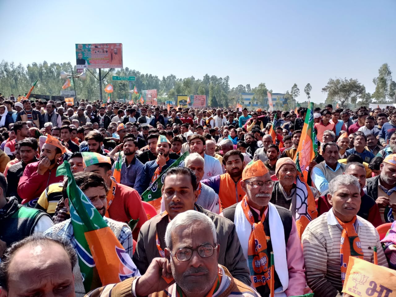 नागल माफी में सीएम की जनसभा में उमड़ी भीड़ नागल माफी में सीएम की जनसभा में उमड़ी भीड़
