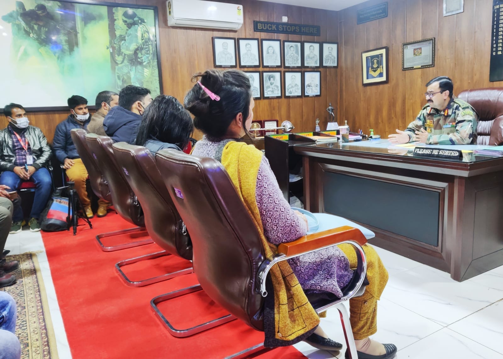 उधमपुर: भद्रबा मैं सेना द्वारा युवाओं के साथ की गई इंटरेक्शन. उधमपुर: भद्रबा मैं सेना द्वारा युवाओं के साथ की गई इंटरेक्शन.