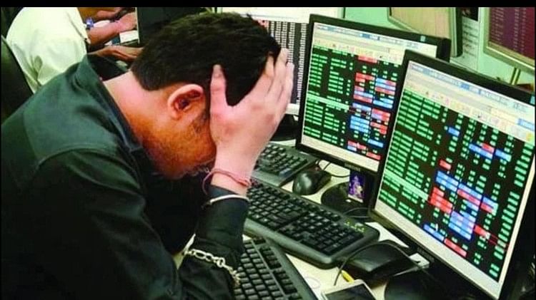 Stock Market Crash: खुलते ही औंधे मुंह गिरा शेयर बाजार, सेंसेक्स 1300 अंक फिसला, निफ्टी 16000 के नीचे