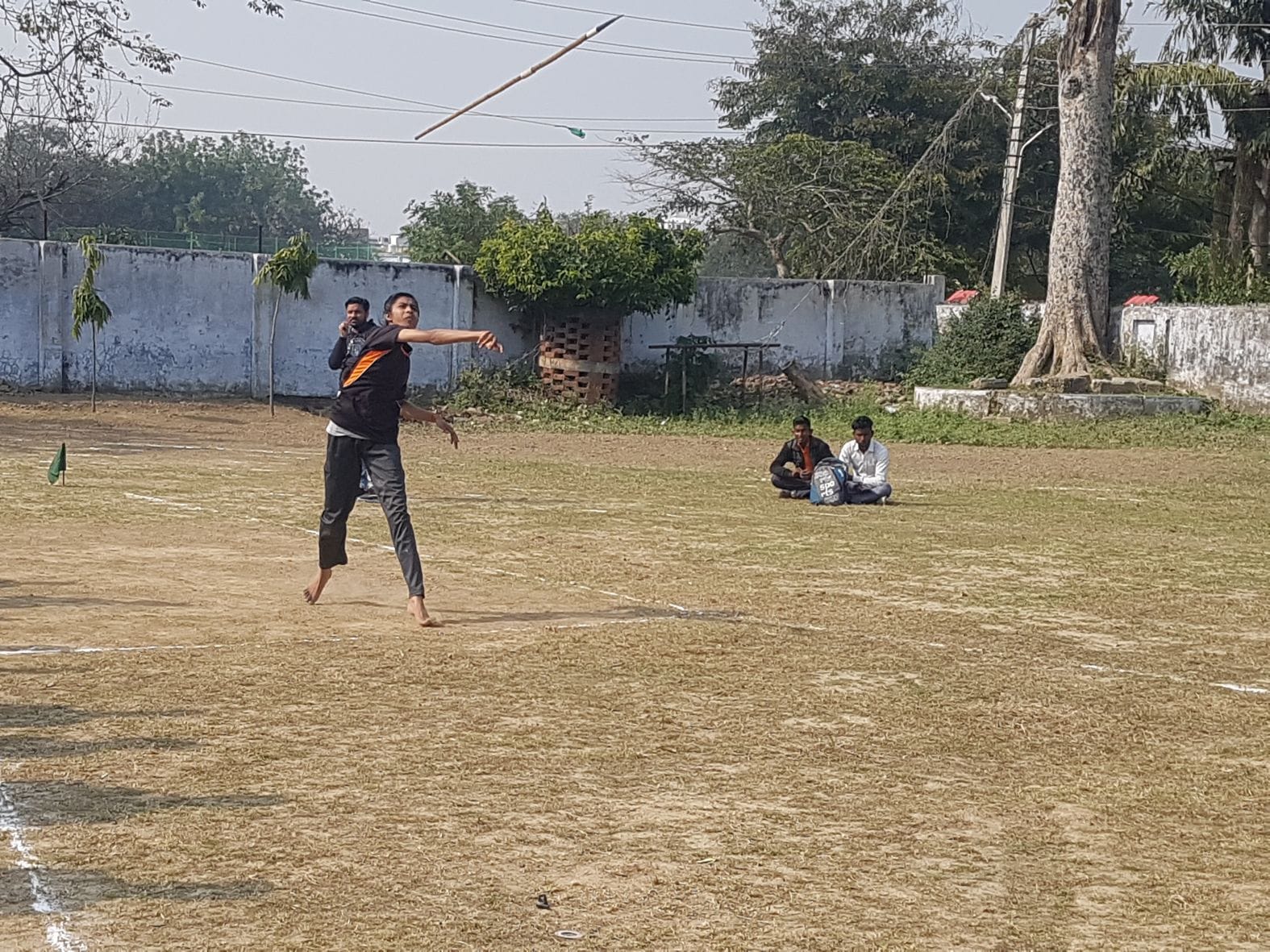 दुर्गा नारायण महाविद्यालय फतेहगढ़ में हुई प्रतियोगिता में भाला फेंकती छात्रा। संवाद दुर्गा नारायण महाविद्यालय फतेहगढ़ में हुई प्रतियोगिता में भाला फेंकती छात्रा। संवाद