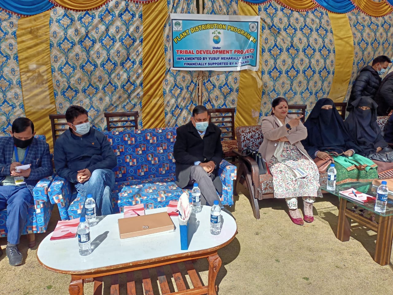 फोटो.. जिले के मुगलमैदान में नाबर्ड के तहत पोधा वितरण समारोह