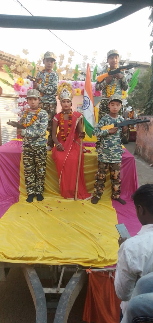 कुतुबपुर में संत रविदास  शोभायात्रा में शामिल झांकी