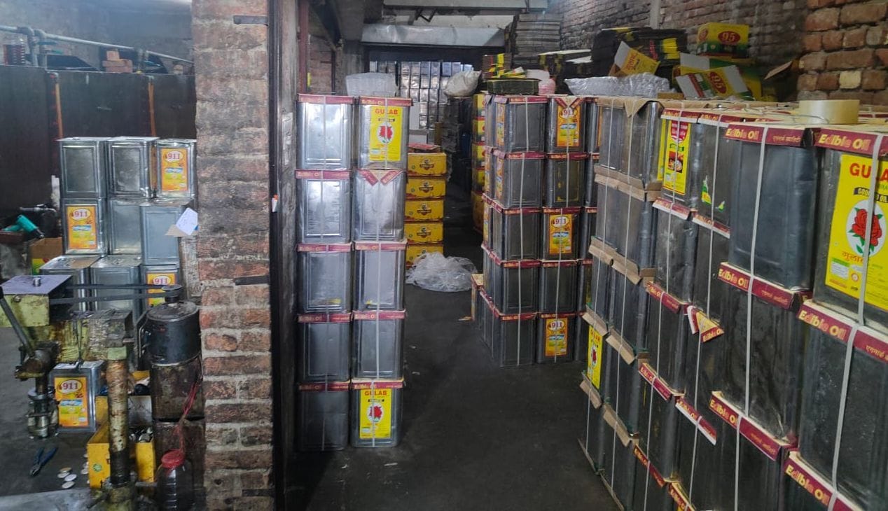 Chief Minister's flying squad raids oil warehouse, found eight brands but samples for only six Chief Minister's flying squad raids oil warehouse, found eight brands but samples for only six