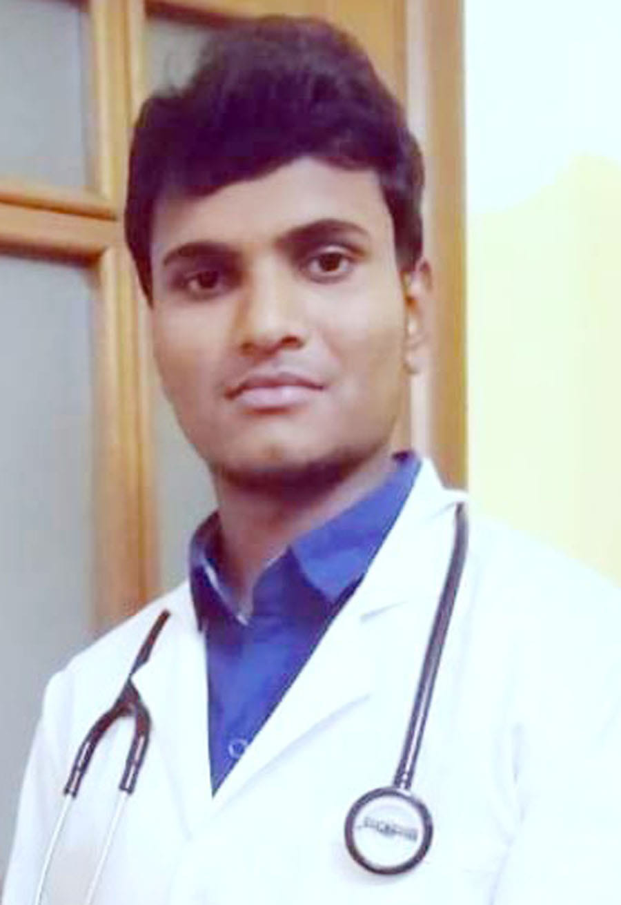 यूक्रेन में पढ़ाई कर रहा झिंझाना निवासी प्रशांत। यूक्रेन में पढ़ाई कर रहा झिंझाना निवासी प्रशांत।