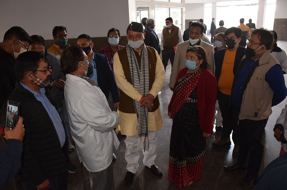 रुद्रपुर मेडिकल कॉलेज का निरीक्षण करते सीएम पुष्कर सिंह धामी। रुद्रपुर मेडिकल कॉलेज का निरीक्षण करते सीएम पुष्कर सिंह धामी।