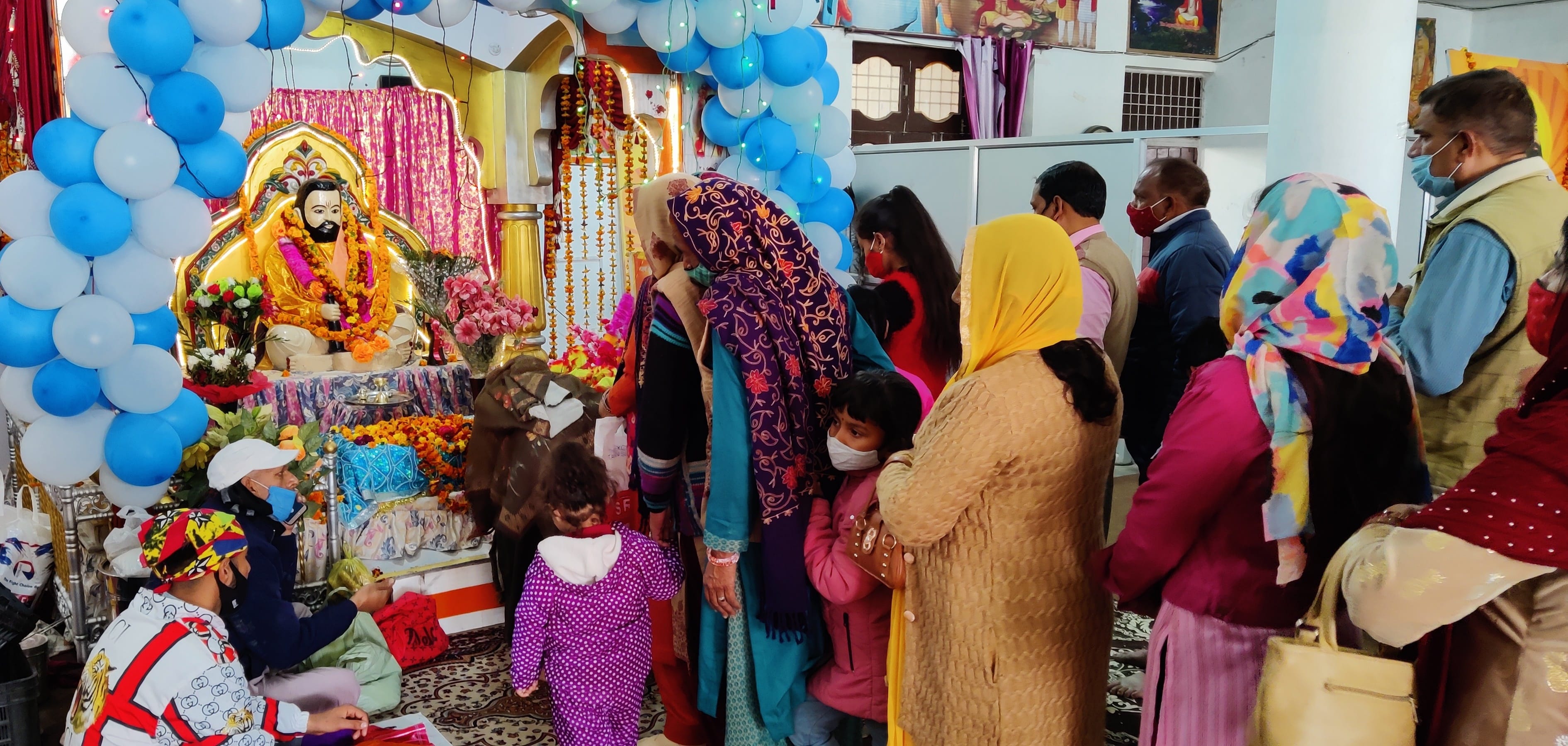उधमपुर : गुरु रविदास  मंदिर में माथा भगत तथा भजन गाते  भगत वाह  बैठी संगत.