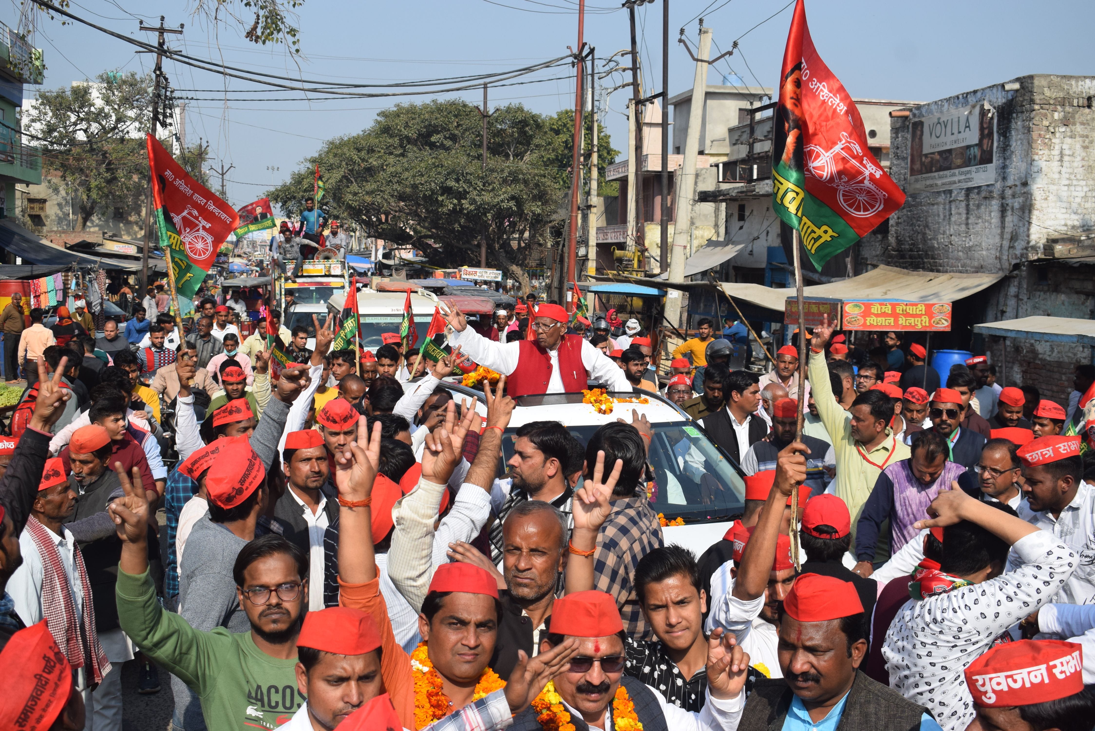 कासगंज में रोड शो करके वोट मांगते कासगंज विधानसभा क्षेत्र प्रत्याशी मानपाल सिंह कासगंज में रोड शो करके वोट मांगते कासगंज विधानसभा क्षेत्र प्रत्याशी मानपाल सिंह
