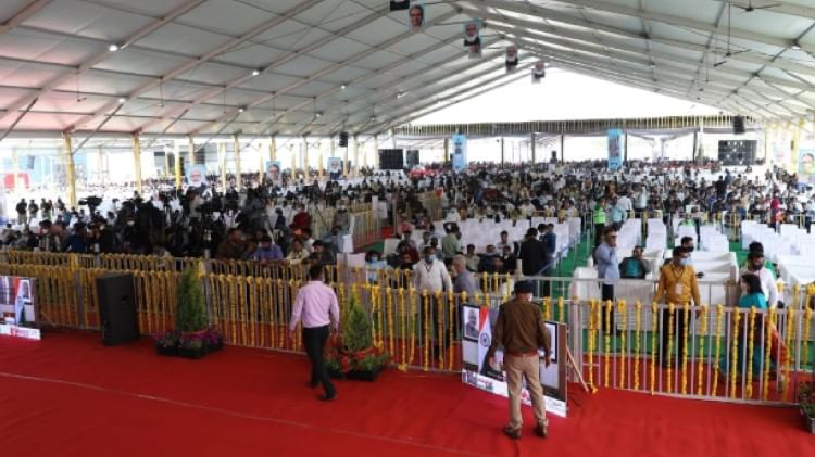 प्रधानमंत्री नरेन्द्र मोदी ने इंदौर में बने एशिया के सबसे बड़े गोबर धन प्लांट का वर्चुअली लोकार्पण किया।