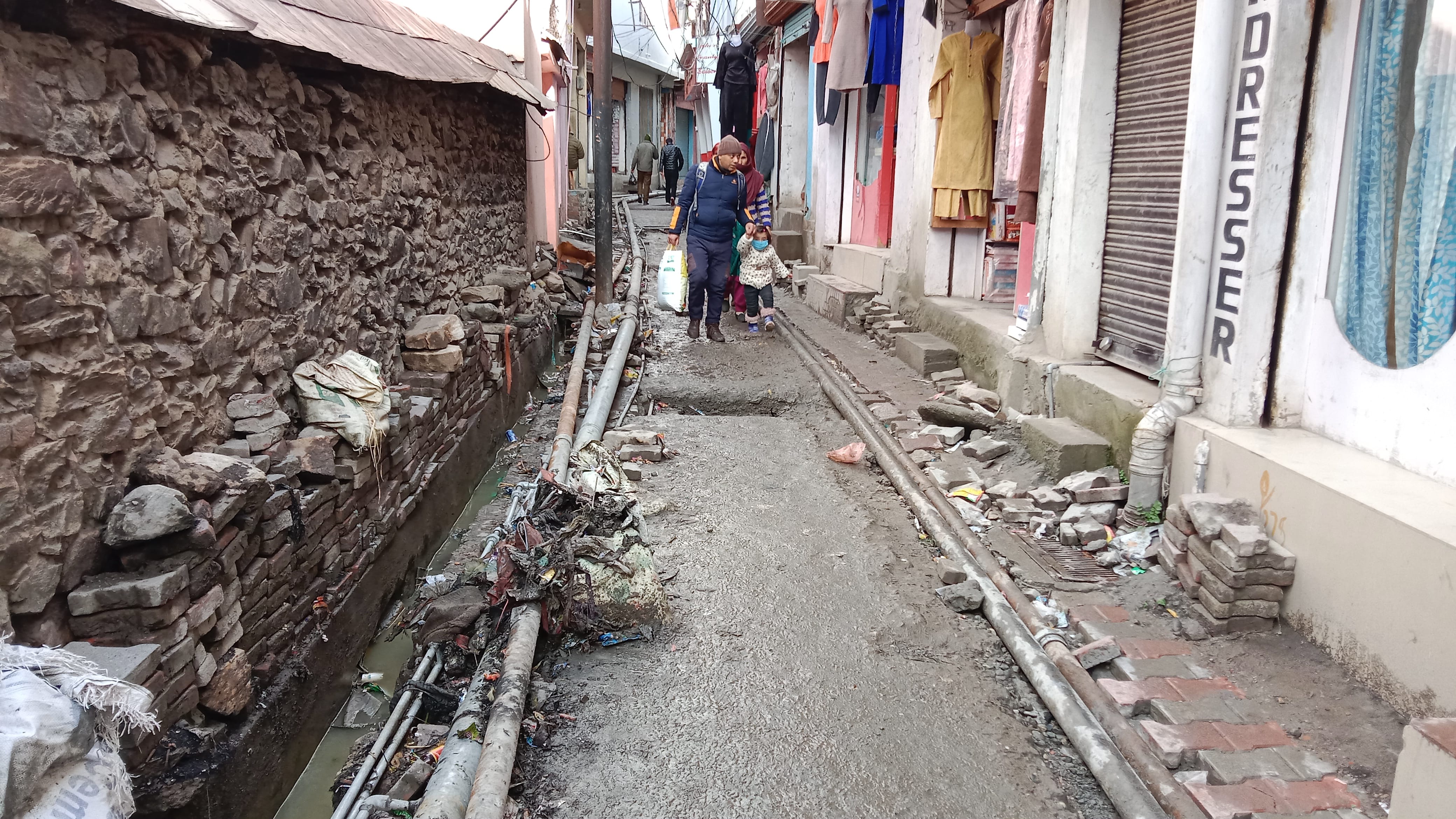 फोटो...किश्तवाड़ नगर की गलियों व नालियों की हालत