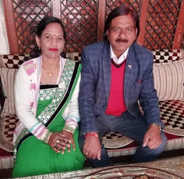 जलालाबाद- यूक्रेन पढ़ने गया छात्र इशू के माता पिता।