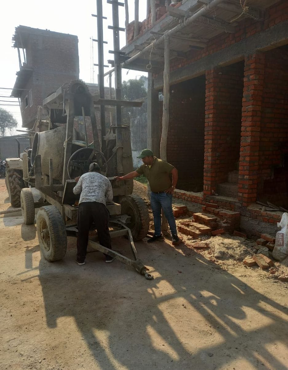 काशीपुर में निर्माणाधीन एक मकान।
