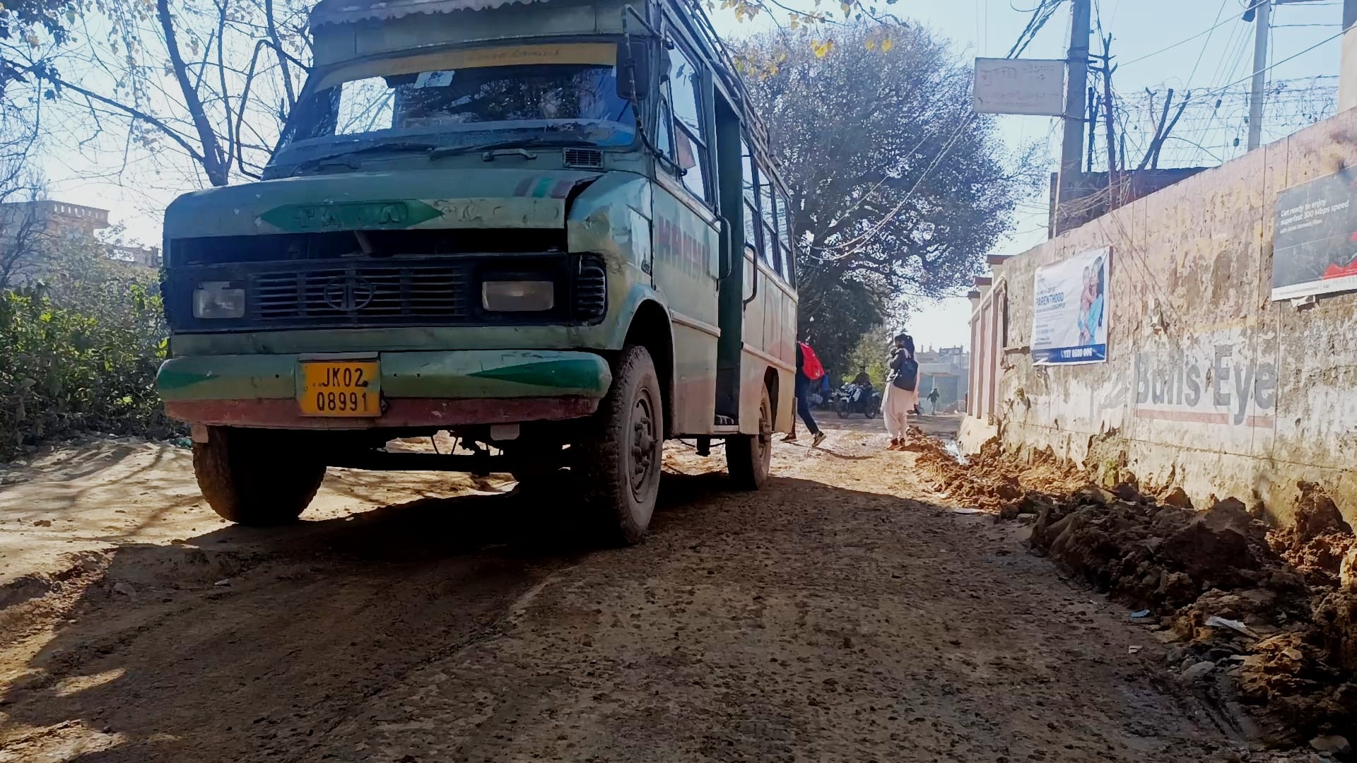 उधमपुर में सीवरेज पाइप लाइन बिछाने के बाद बदहाल पड़ा बट्टलबालियां मार्ग उधमपुर में सीवरेज पाइप लाइन बिछाने के बाद बदहाल पड़ा बट्टलबालियां मार्ग