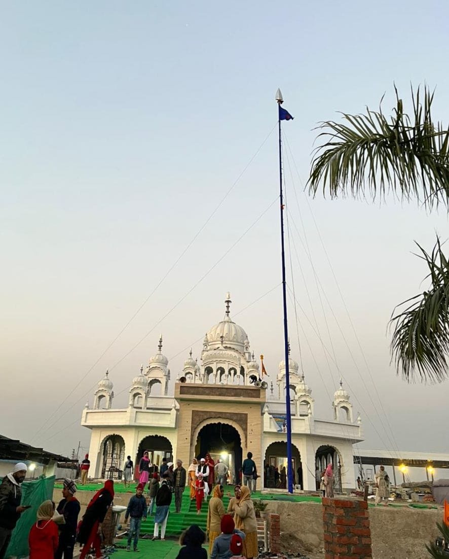 बाजपुर के गांव शिवपुरी गुरुदारा साहिब में स्थापित किए श्री निशान साहिब। बाजपुर के गांव शिवपुरी गुरुदारा साहिब में स्थापित किए श्री निशान साहिब।