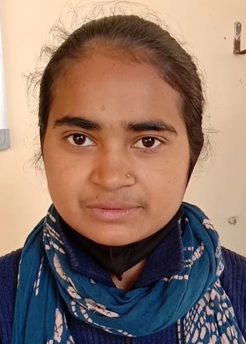 साक्षी, छात्रा।