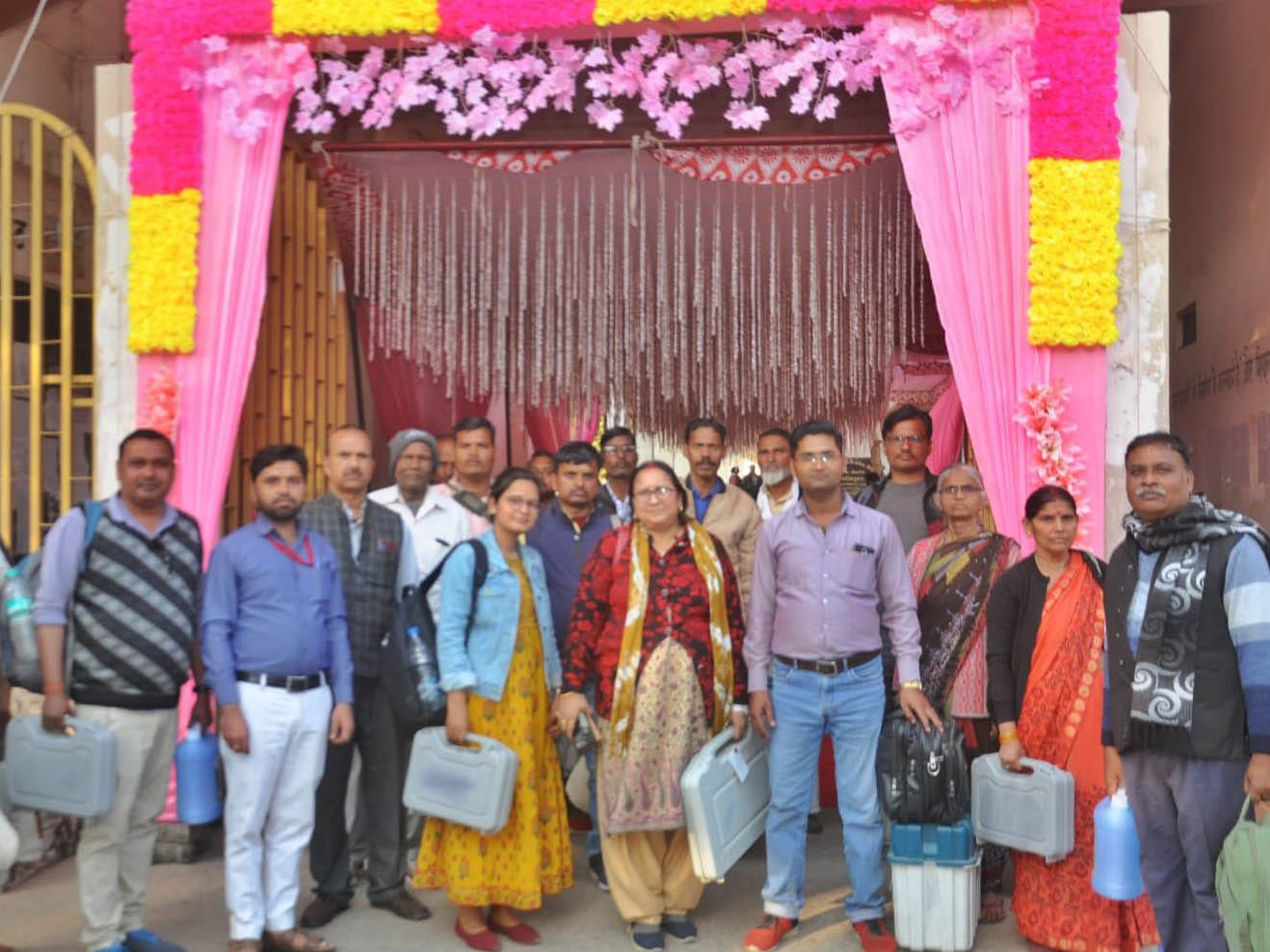 जेएन डिग्री कालेज में बनाया गया पिंक बूथ। जेएन डिग्री कालेज में बनाया गया पिंक बूथ।
