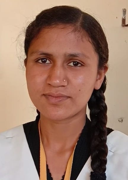 शिल्पा, छात्रा।