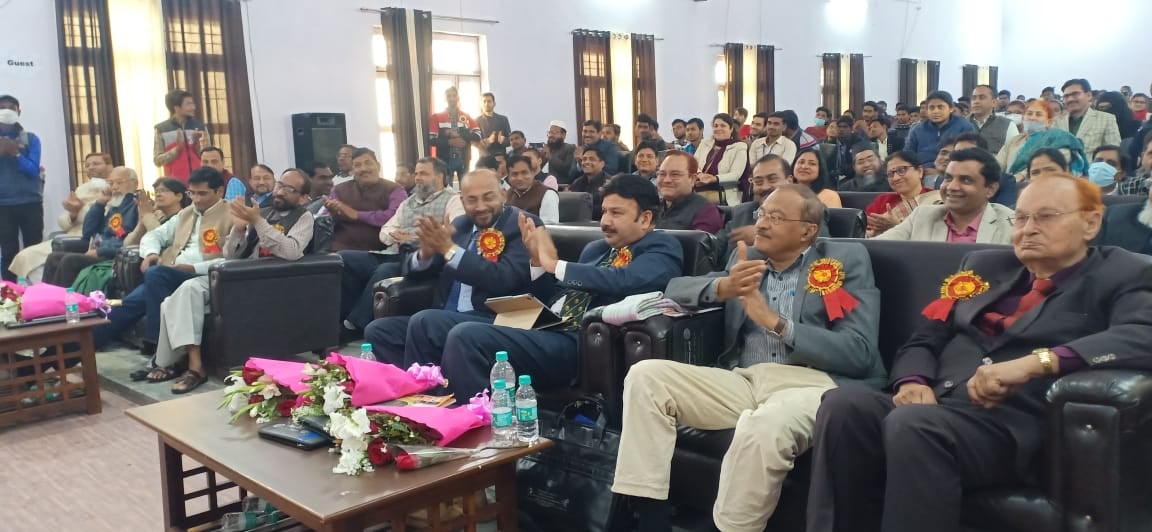 जीएफ कॉलेज में सेमिनार में मौजूद शिक्षक व छात्र-छात्राएं जीएफ कॉलेज में सेमिनार में मौजूद शिक्षक व छात्र-छात्राएं
