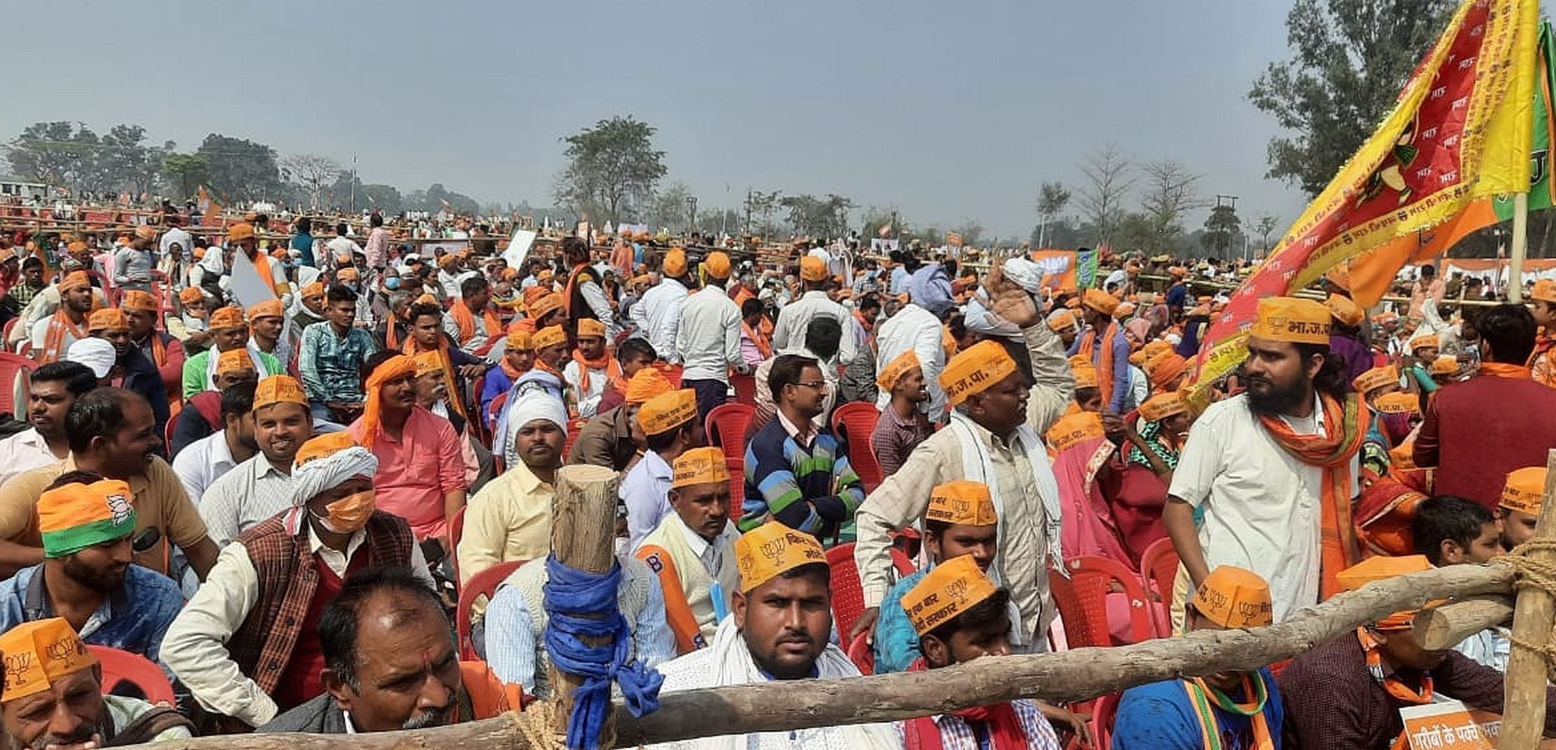 42 : गौरीगंज : कौहार मैदान में प्रधानमंत्री का संबोधन सुनने उमड़ी भीड़। -संवाद 42 : गौरीगंज : कौहार मैदान में प्रधानमंत्री का संबोधन सुनने उमड़ी भीड़। -संवाद