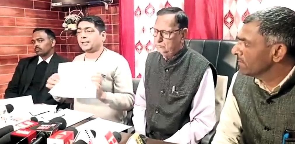 पानीपत। पत्रकार वार्ता कर जानकारी देते हुए राजकुमार आहुजा व साथ में मौजूद अन्य।