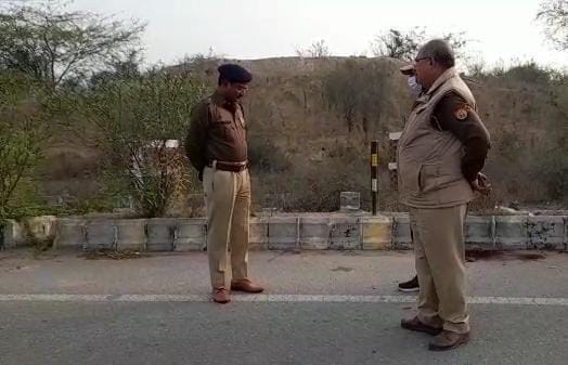 घटना स्थल पर जांच पड़ताल करते एसपी सिटी कपिल देव सिंह