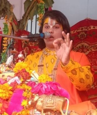खटीमा के नदन्ना गांव स्थित मां पूर्णागिरि मंदिर में कथा सुनाते प्रेम नारायण आचार्य। संवाद खटीमा के नदन्ना गांव स्थित मां पूर्णागिरि मंदिर में कथा सुनाते प्रेम नारायण आचार्य। संवाद