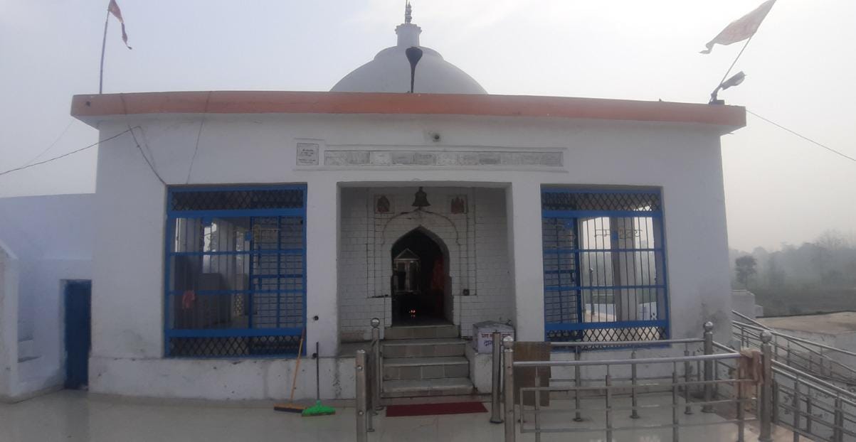 शिव मन्दिर का दक्षिणमुखी मुख्यद्वार