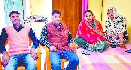 आलोक का परिवार। आलोक का परिवार।