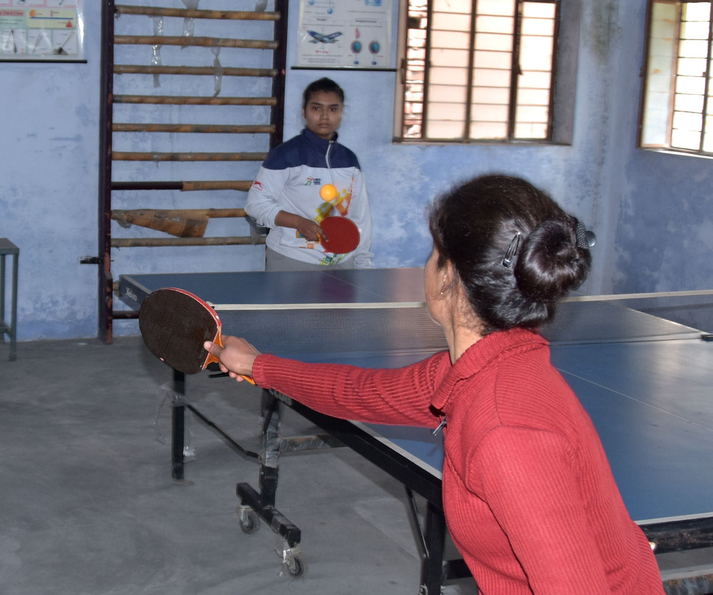 मुन्नालाल डिग्री कॉलेज में आयोजित टेबल टेनिस प्रतियोगिता में खेलती छात्राएं मुन्नालाल डिग्री कॉलेज में आयोजित टेबल टेनिस प्रतियोगिता में खेलती छात्राएं