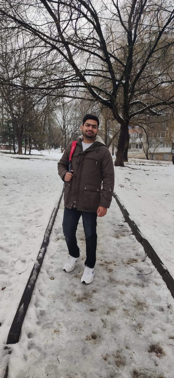 यूक्रेन में एमबीबीएस की पढ़ाई करने वाला मोरना चीनी मिल निवासी विश्वास चौधरी। यूक्रेन में एमबीबीएस की पढ़ाई करने वाला मोरना चीनी मिल निवासी विश्वास चौधरी।