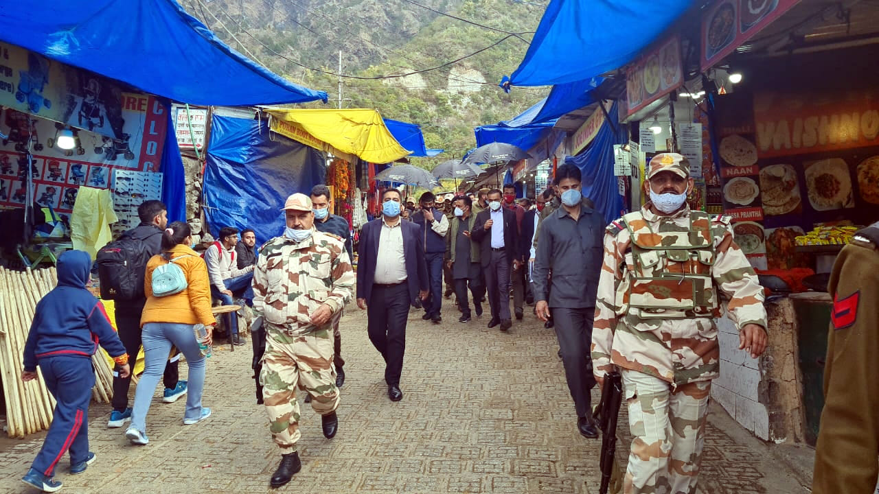 मुख्य सचिव व श्राइन बोर्ड के सीईओ सहित अन्य अधिकारी बाणगंगा शनानघाट का दौरा करते हुए व दौरा कर वा? मुख्य सचिव व श्राइन बोर्ड के सीईओ सहित अन्य अधिकारी बाणगंगा शनानघाट का दौरा करते हुए व दौरा कर वा?