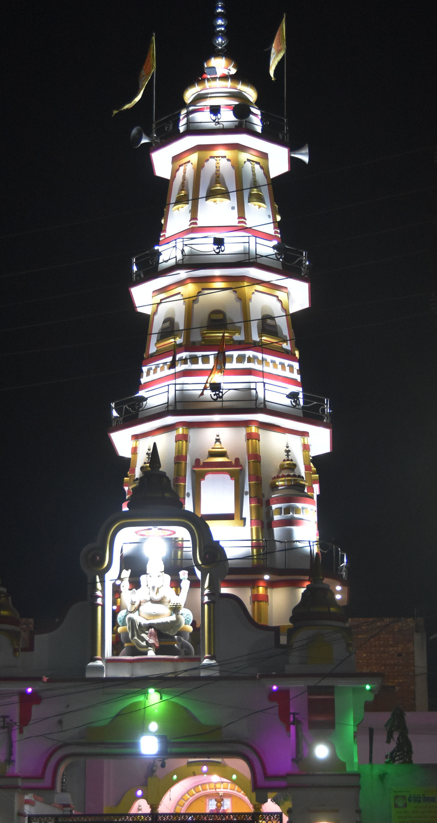 शिवरात्रि पर सजा दिल्ली रोड़ का शिव मन्दिर