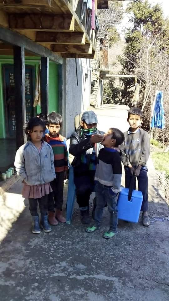 फोट...किश्तवाड़ में स्वास्थ्य विभाग के श्रमिक पोलियो खुराक देने जाते फोट...किश्तवाड़ में स्वास्थ्य विभाग के श्रमिक पोलियो खुराक देने जाते
