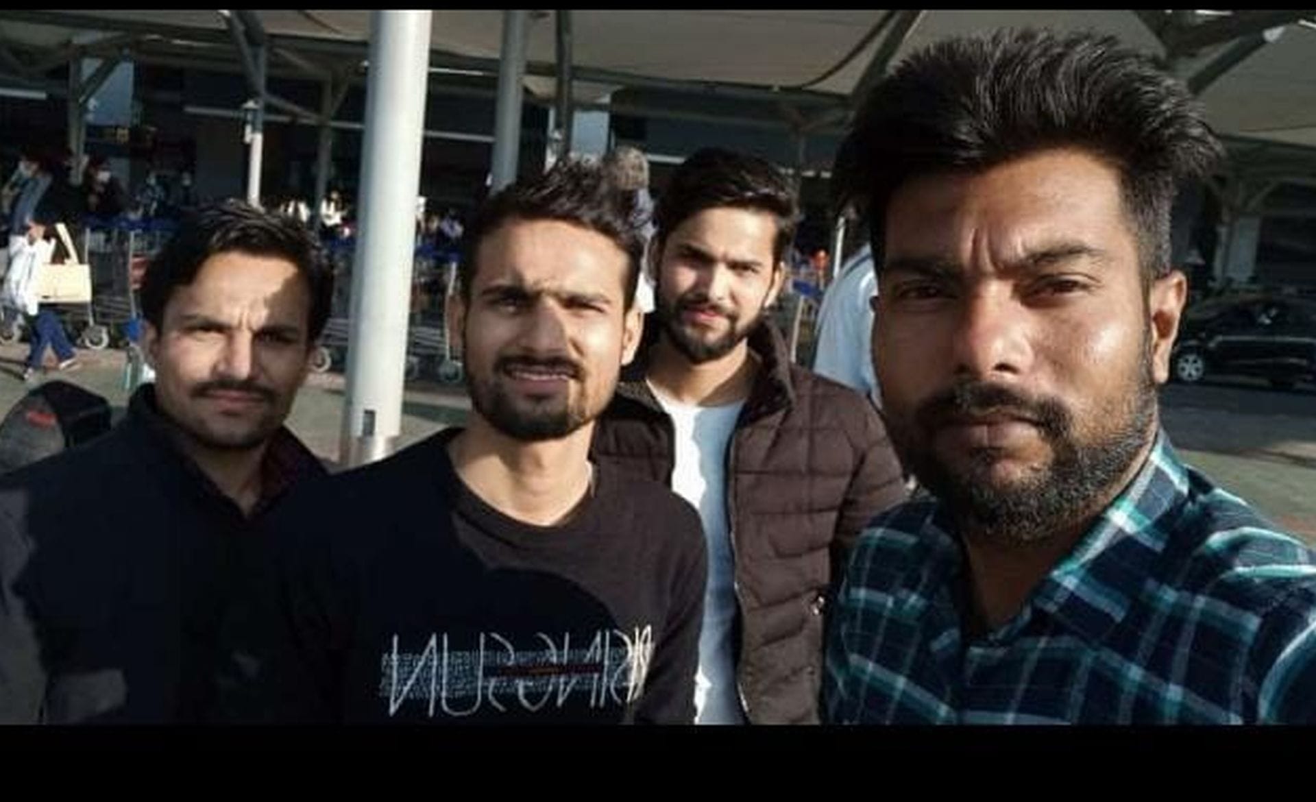 अयाज अंसारी अपने भाई व दोस्त के साथ दिल्ली से बदायूं लौटते हुए। संवाद