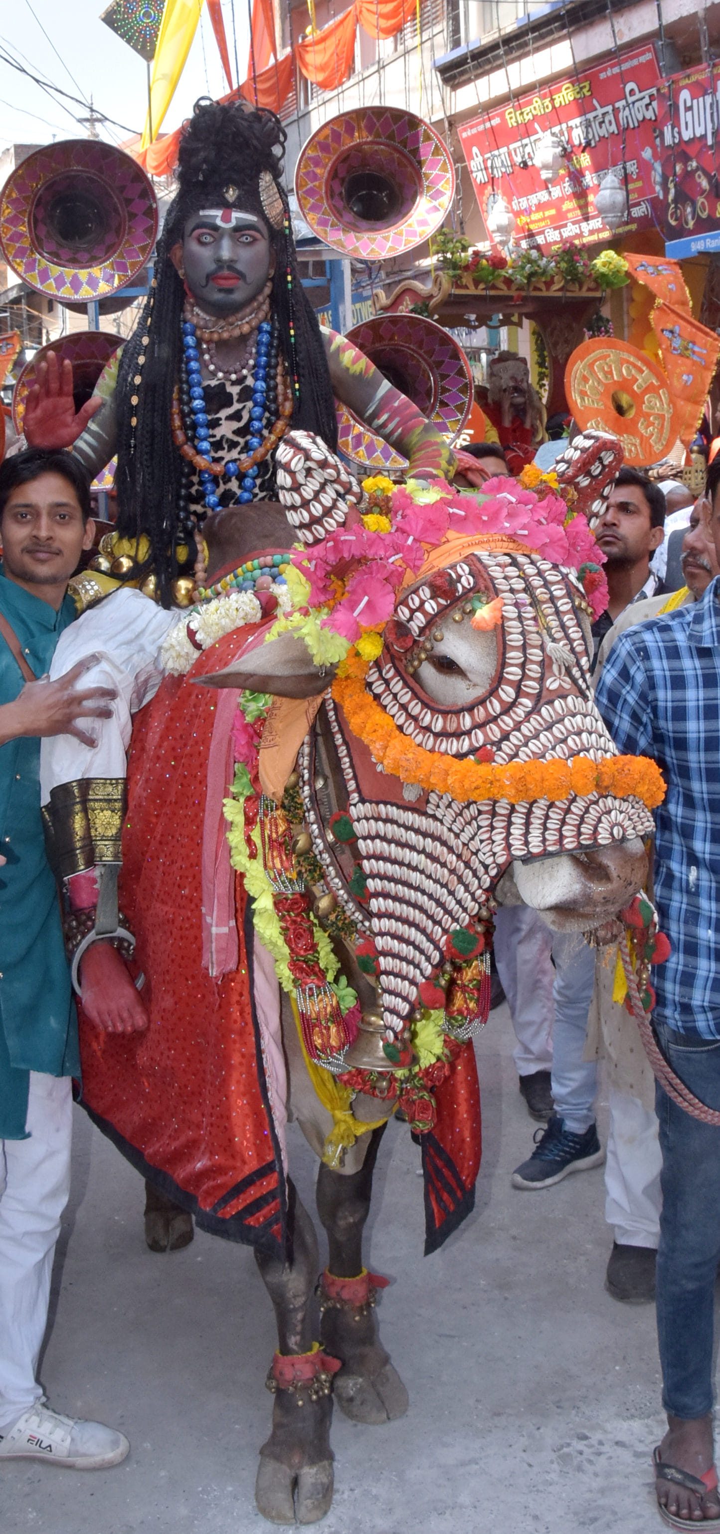 शिवरात्रि पर रानी बाजार स्थित पातालेश्वर महादेव मन्दिर से निकली शोभायात्रा में शिव बारात शिवरात्रि पर रानी बाजार स्थित पातालेश्वर महादेव मन्दिर से निकली शोभायात्रा में शिव बारात