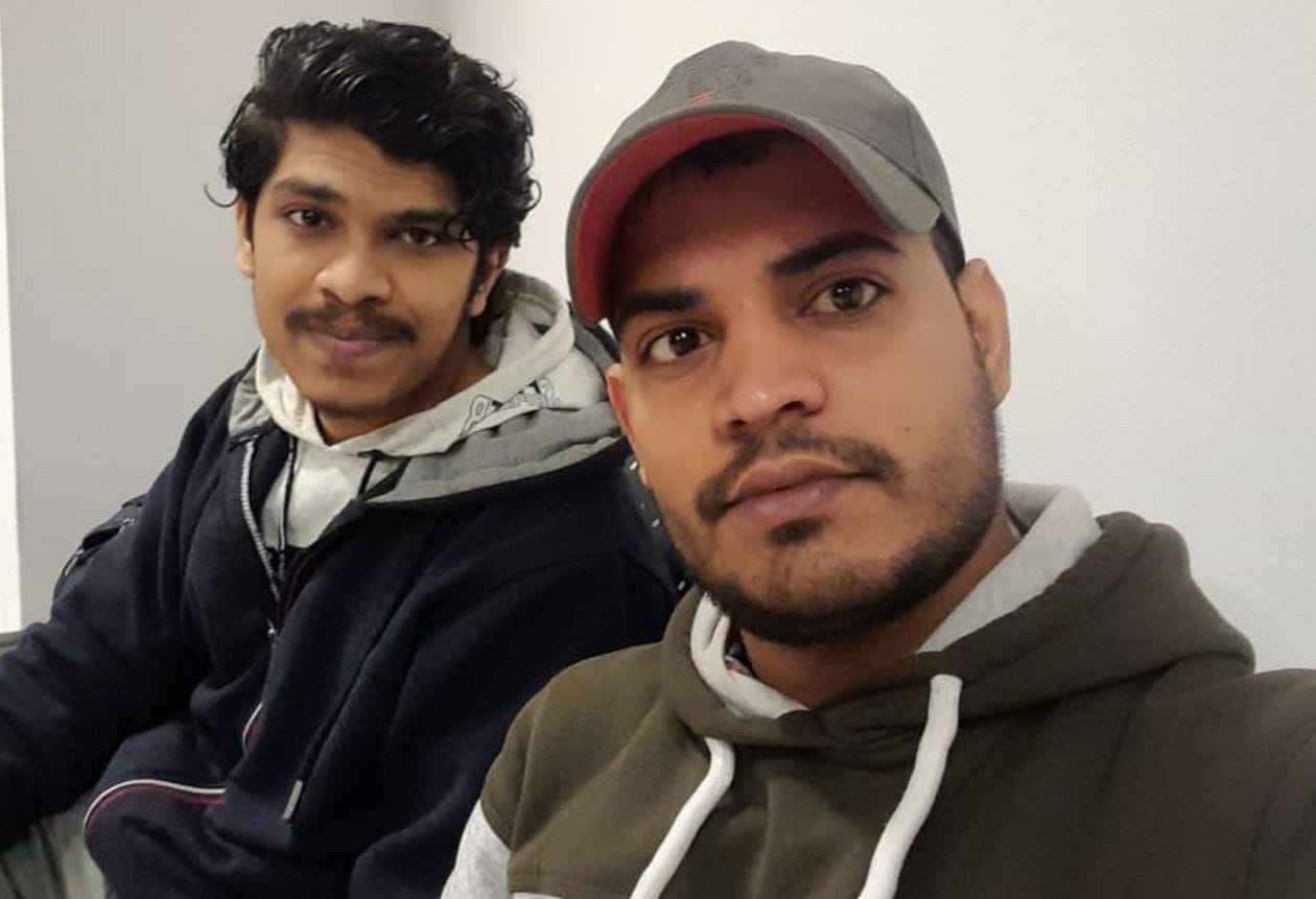 एयरपोर्ट पर शरण लेते जीशान संवाद एयरपोर्ट पर शरण लेते जीशान संवाद