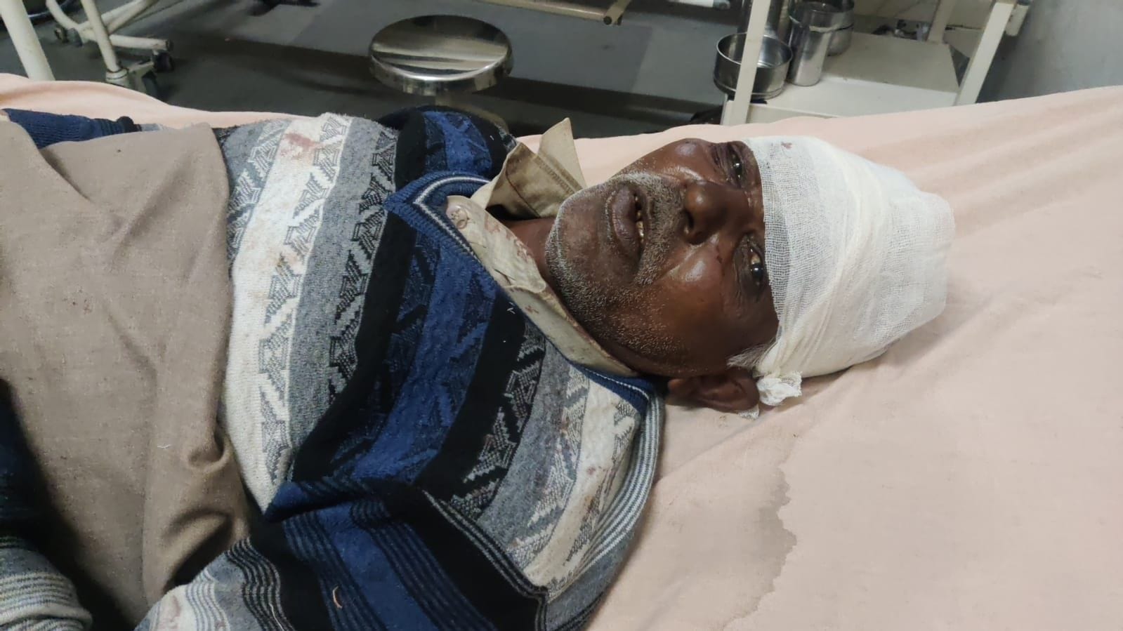 पानीपत। घायल रमेश अस्पताल में उपचाराधीन। पानीपत। घायल रमेश अस्पताल में उपचाराधीन।