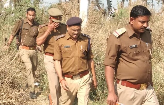 घटनास्थल पर पहुंचते सीओ जीडी मिश्रा। संवाद
