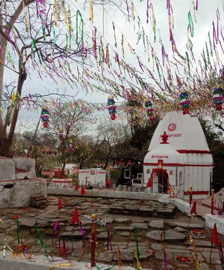 उधमपुर: महाशिवरात्रि के उपलक्ष पर जीब में आप शंभू मंदिर को सजाया गया. उधमपुर: महाशिवरात्रि के उपलक्ष पर जीब में आप शंभू मंदिर को सजाया गया.