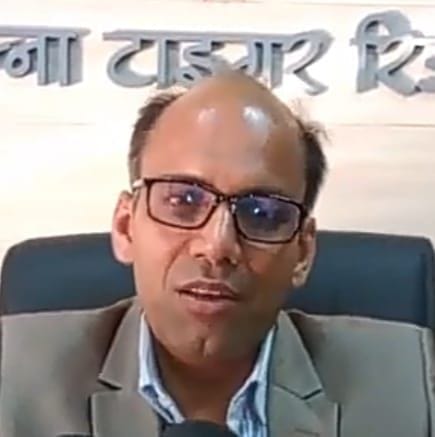 पार्क के डायरेक्टर उत्तम कुमार शर्मा। पार्क के डायरेक्टर उत्तम कुमार शर्मा।