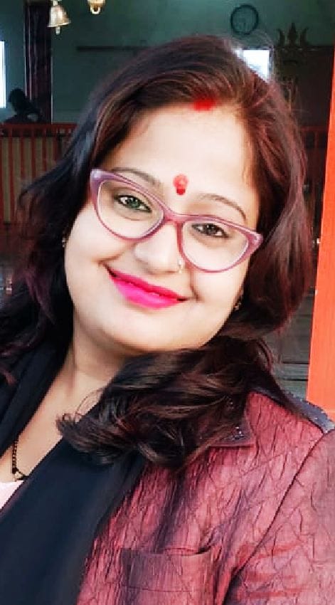 अमृता दीक्षित । अमृता दीक्षित ।
