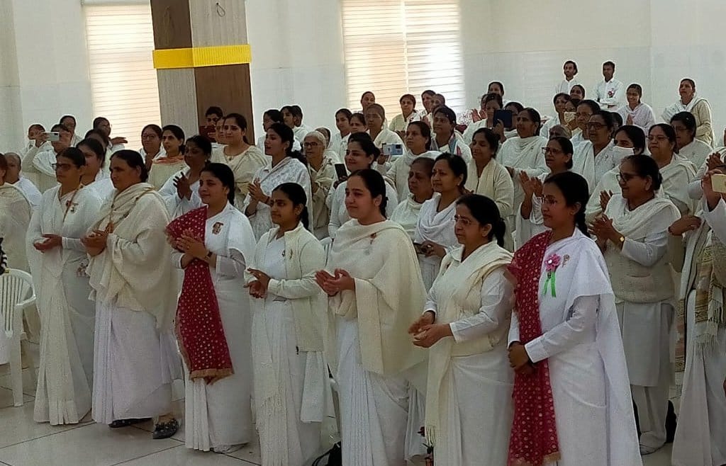 मुजफ्फरनगर के बामनहेडी में ब्रह्रामकुमारीज के मैडिटेशन भवन का शुभारंभ कार्यक्रम में मौजूद अनु? मुजफ्फरनगर के बामनहेडी में ब्रह्रामकुमारीज के मैडिटेशन भवन का शुभारंभ कार्यक्रम में मौजूद अनु?