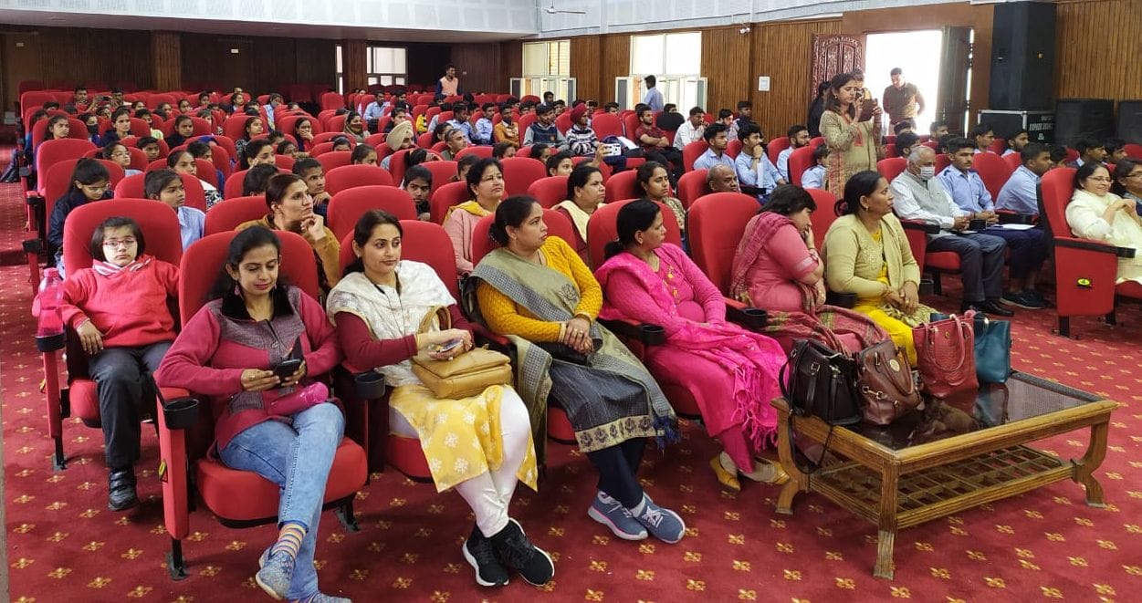 पानीपत। कार्यशाला के दौरान मौजूद कॉलेज स्टाफ व विद्यार्थी। पानीपत। कार्यशाला के दौरान मौजूद कॉलेज स्टाफ व विद्यार्थी।