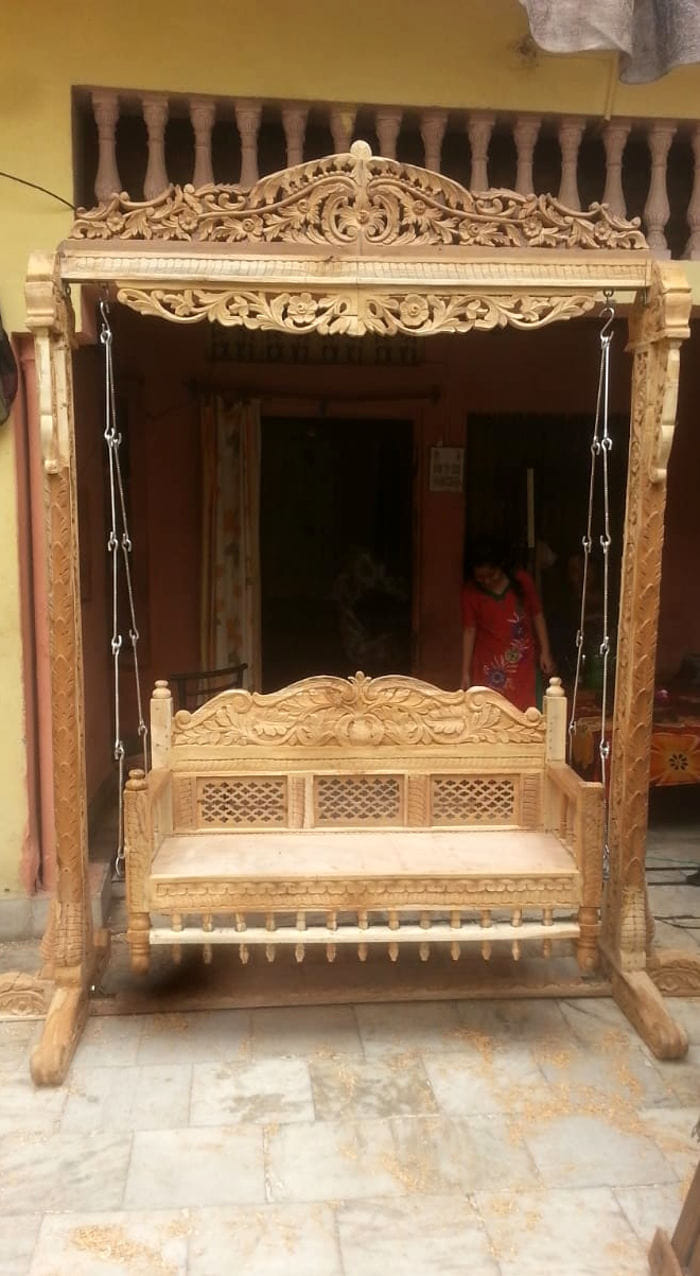 वुड कार्विंग का झूला वुड कार्विंग का झूला