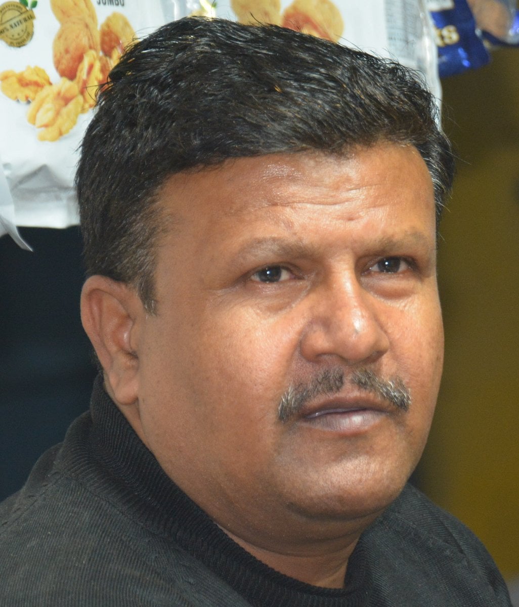 तेल विक्रेता-- योगेन्द्र। तेल विक्रेता-- योगेन्द्र।